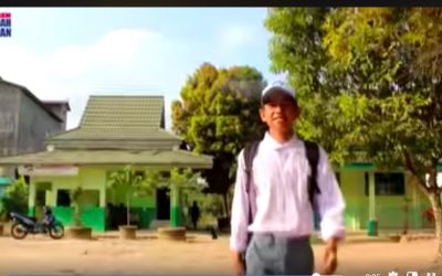Seragam Sekolah Dari Rumah Pintar untuk Ari