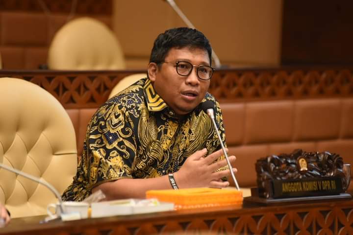 IRWAN; Jalan Daerah Rusak Karena Kesalahan Prioritas Jokowi Dalam Infrastruktur