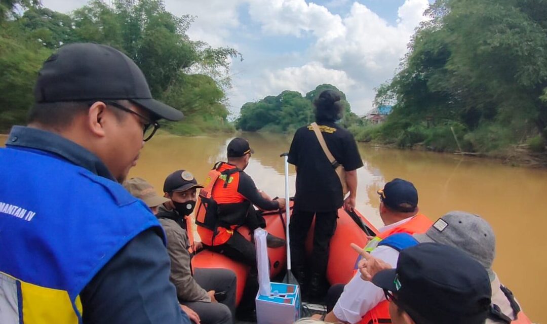 Kerap Banjir, Anggota DPR-RI Susur Sungai Sangatta, Irwan: Tak Ditangani Bisa Lebih Parah