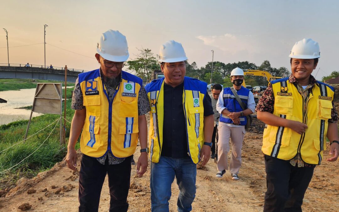 H. Irwan Tinjau Progres Penurapan Sungai Karang Mumus