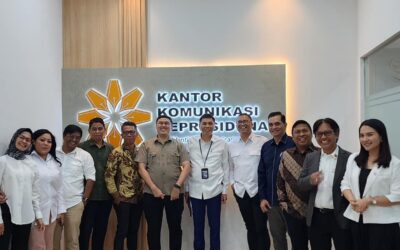 Dr. Irwan Rapat Kerja Bersama Tim Kantor Komunikasi Keperesidenan