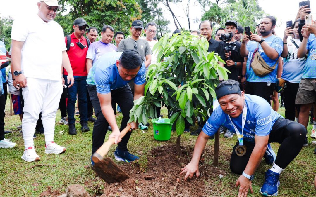 Dr. H. Irwan Menanam Pohon Bersama Mas Menko AHY